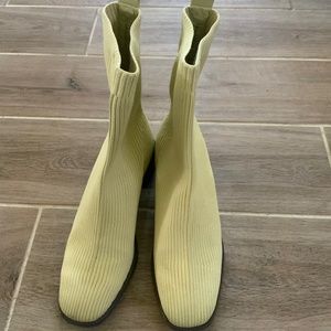Everlane Sock Boots — size US6 in green